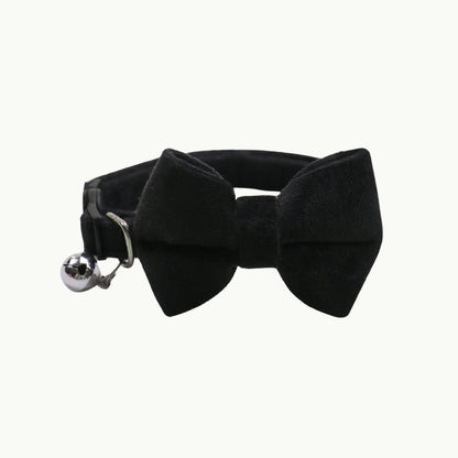 Black VelvetBow cat collar with classic bow design